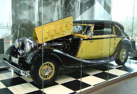 Horch ljepotan iz 1931 godine jedan je od eksponata  u Audijevu muzeju automobila na Audi Forumu u Ingolstadtu...